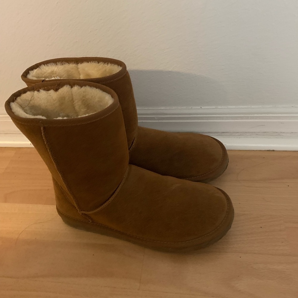 Brown boots with fur inside